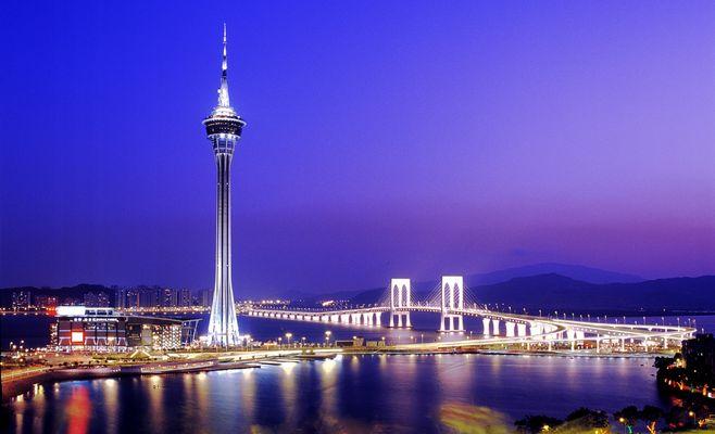 澳门，向尊敬的听众朋友们致意